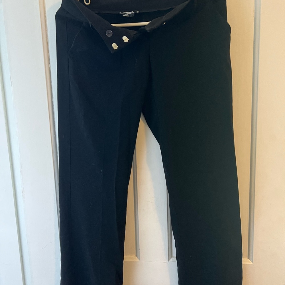 Black dress pants size 1 (Will be lint rolled before shipped)